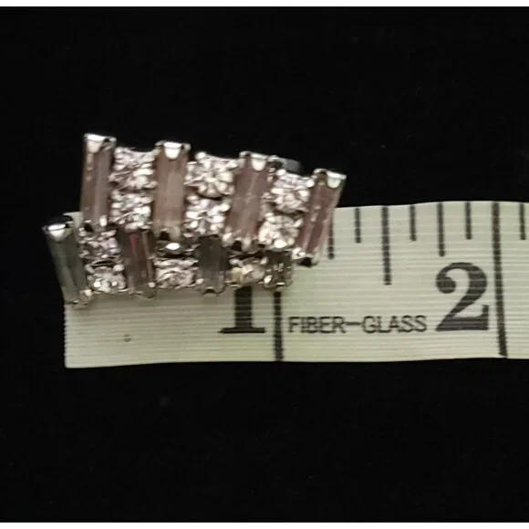 Vintage Weiss Clear Rhinestone & Baguette Clip-On Earrings - Picture 5 of 6